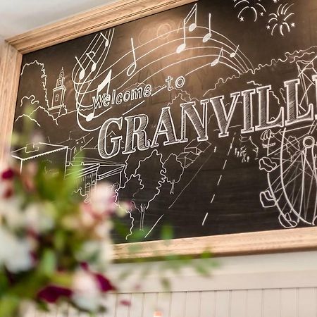 Studio 555 Granville Екстериор снимка